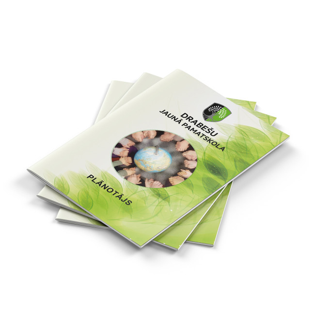 Plānotājs ar datumiem  un krāsainām lapām -  skavots